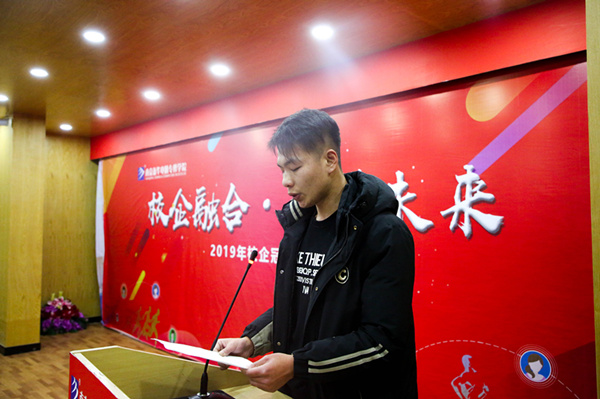 “校企融合，逐夢(mèng)未來(lái)”—2019校企冠名班簽約授牌儀式圓滿(mǎn)落幕