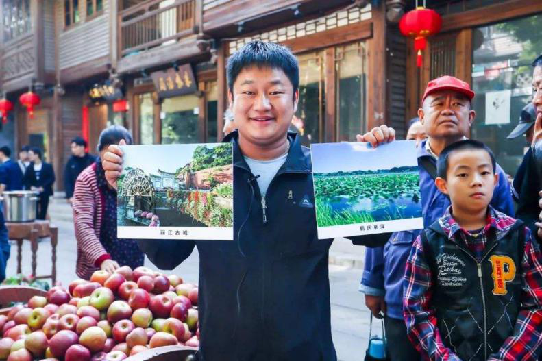 抖音達(dá)人石榴哥化身嗨學(xué)體驗官，空降新華引爆直播間