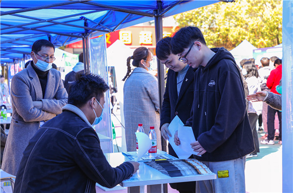 南京新華第二十屆校園人才交流會盛大啟幕