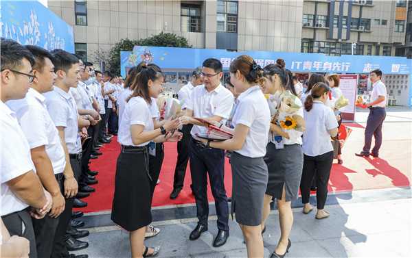 愛(ài)與責(zé)任，立德樹(shù)人丨南京新華與你一起致敬教師節(jié)